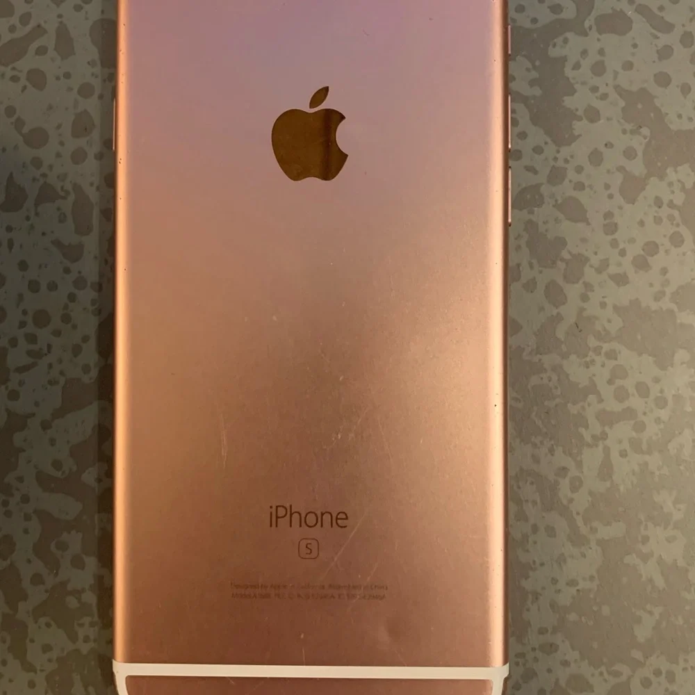 IPhone 6S 32 GB, Rose Gold, fully functional, cracked screen